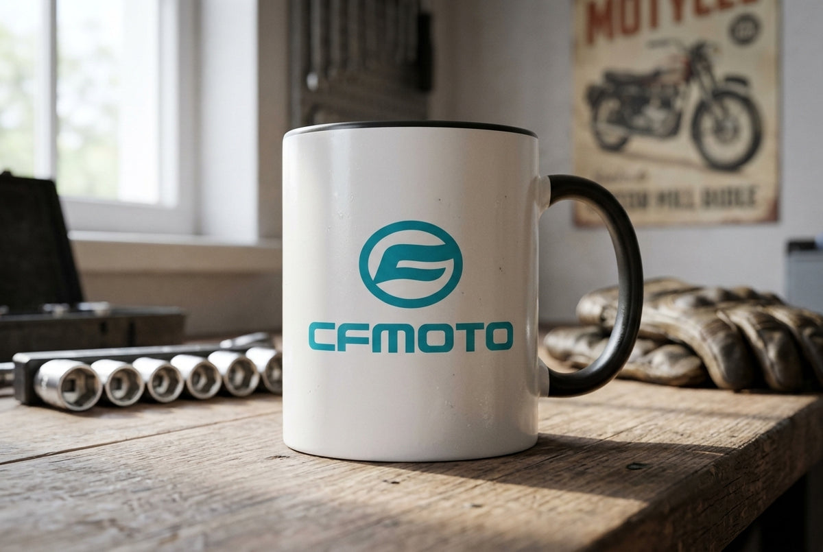 Mug blanc brillant en céramique • CFMoto
