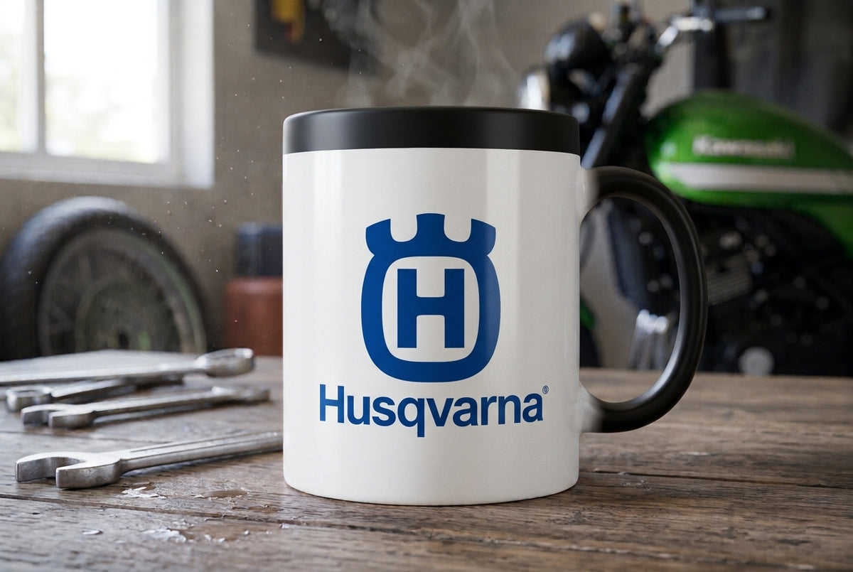 Mug blanc brillant en céramique • Husqvarna