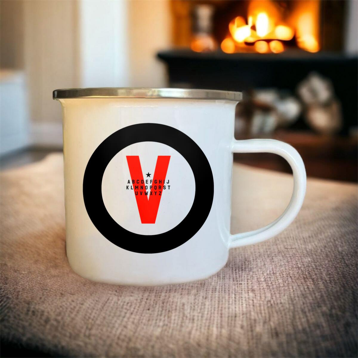 Mug blanc acier émaillé Lettre V